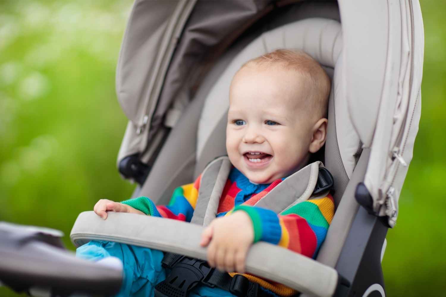 A Guide on Best Infant Car Seat Stroller Combo - Clapping Baby